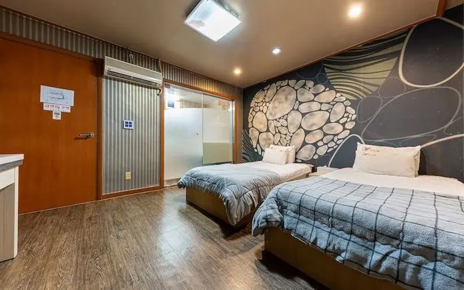Oda (Budget Twin Room)
