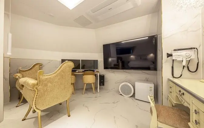 Oda (Diamond Room (rooftop 2 PCs air purif)