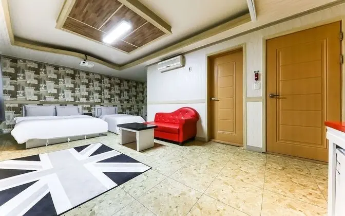 Oda (Family Room (Double + Single Bed PC B)