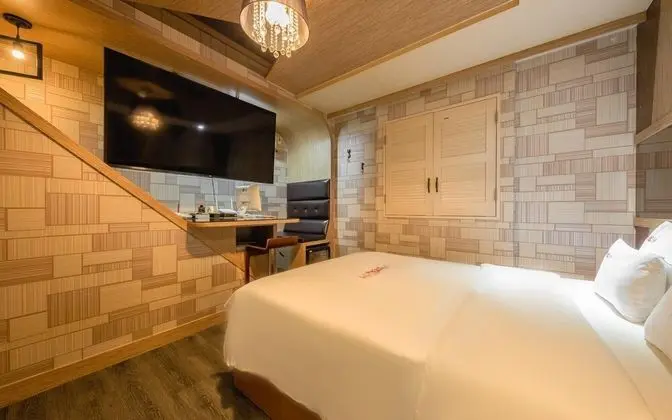 Oda (Massage Spa C (70 inch TV))