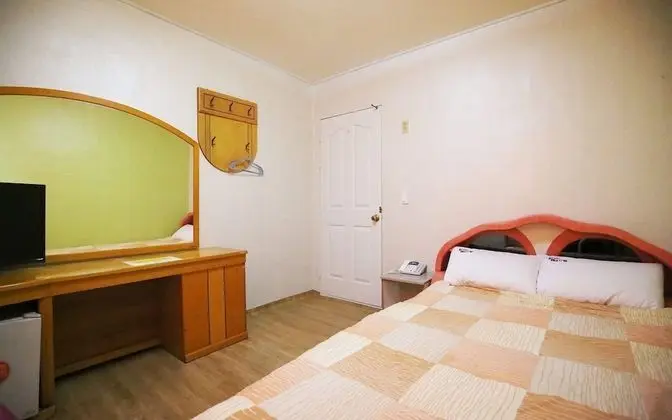 Oda (Cheap bed room)