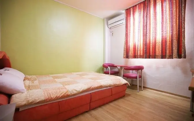 Oda (Cheap bed room)