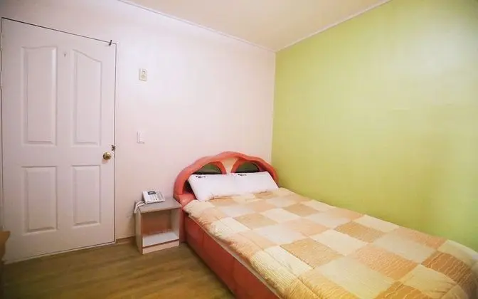 Oda (Cheap bed room)