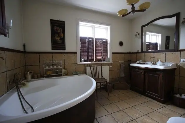 Standard Tek Büyük veya İki Ayrı Yataklı Oda, Ortak Banyo