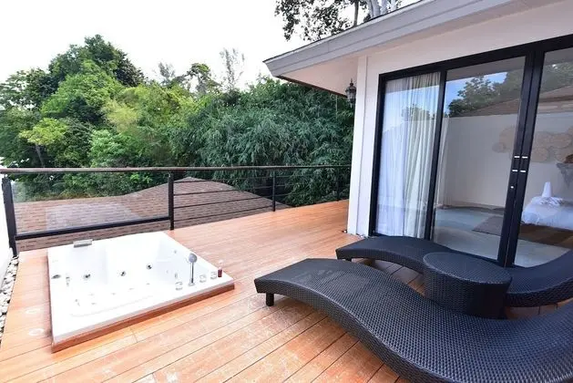 Grand Deluxe Jacuzzi Ocean View