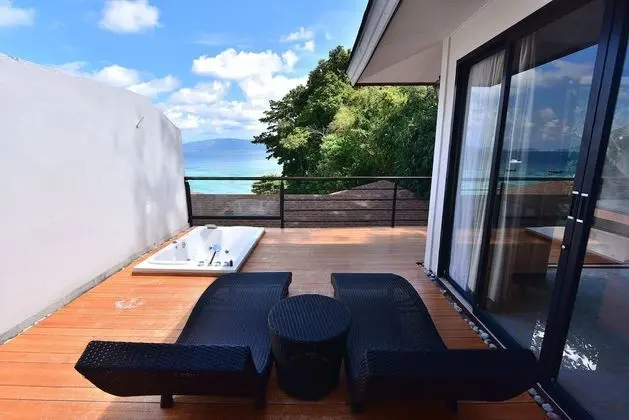 Grand Deluxe Jacuzzi Ocean View