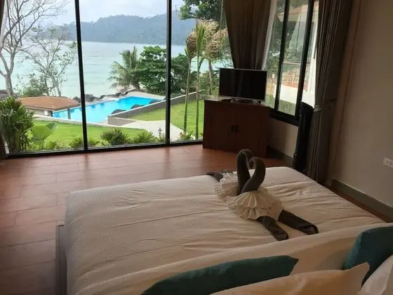 Jacuzzi Beach Villa
