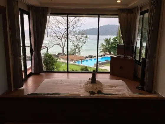 Jacuzzi Beach Villa