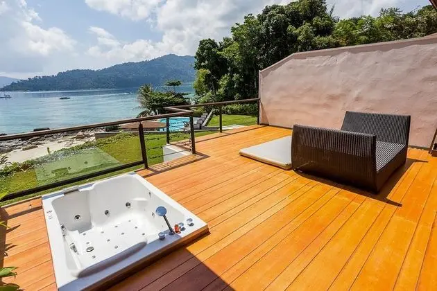 Jacuzzi Beach Villa