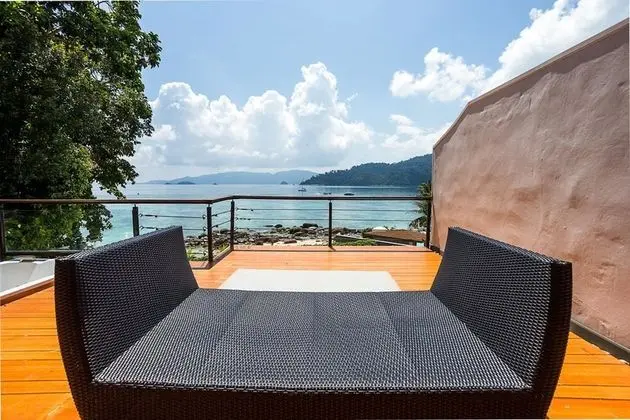 Jacuzzi Beach Villa