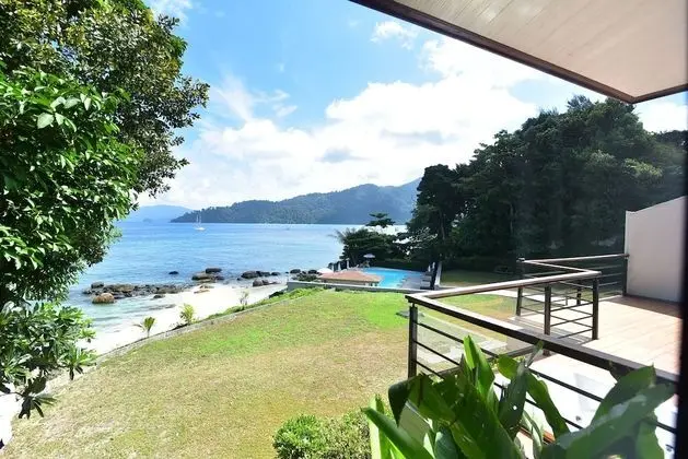 Jacuzzi Beach Villa
