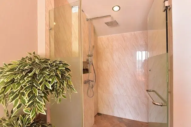 Jacuzzi Beach Villa