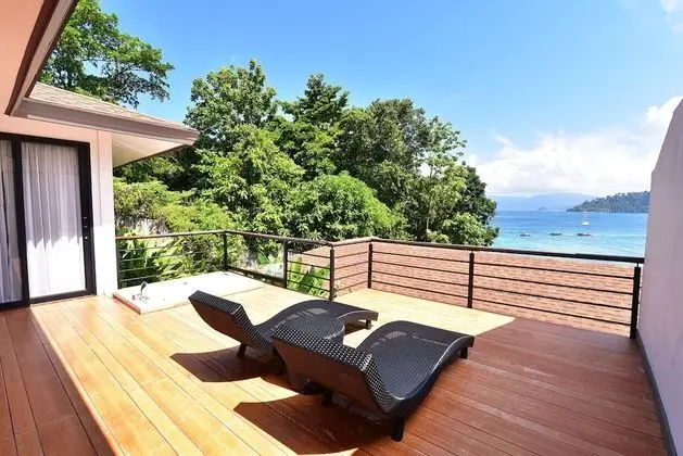 Jacuzzi Ocean View Suite