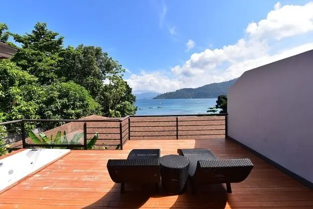 Jacuzzi Ocean View Suite