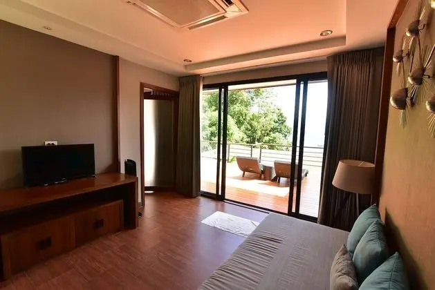 Jacuzzi Ocean View Suite