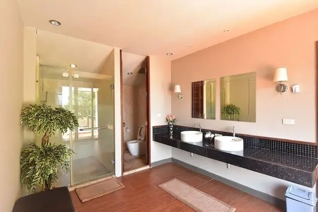 Jacuzzi Ocean View Suite