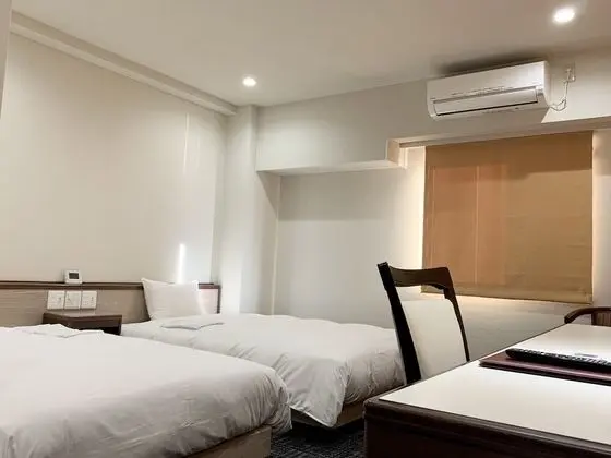 İki Ayrı Yataklı Oda, Sigara İçilmez