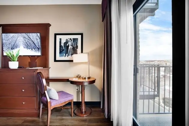Pikes Peak King Balcony HCA