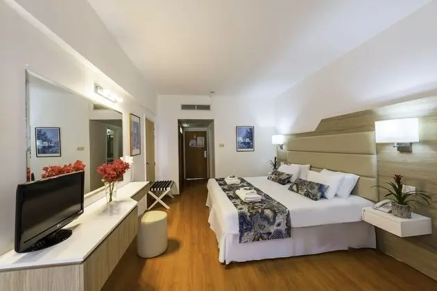 https://i.travelapi.com/lodging/3000000/2140000/2137800/2137778/d90d9d92_z.jpg