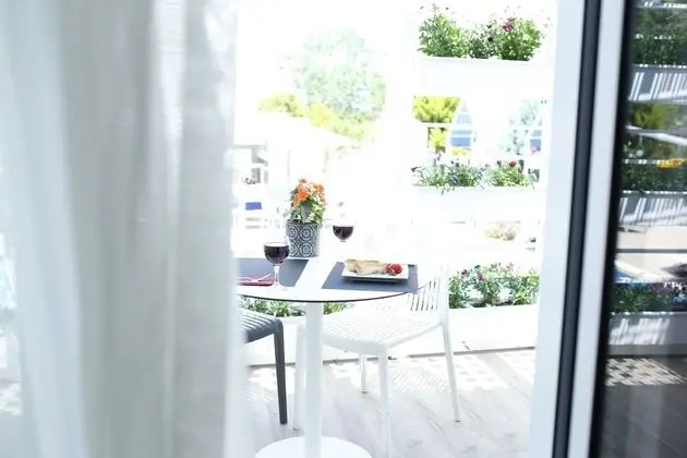 Havuz Kenarı Özel Verandalı Oda