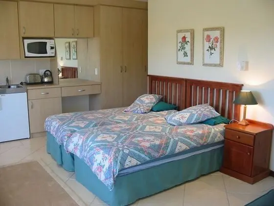 MOUNTAIN SUITE,2 single beds,bath,shower