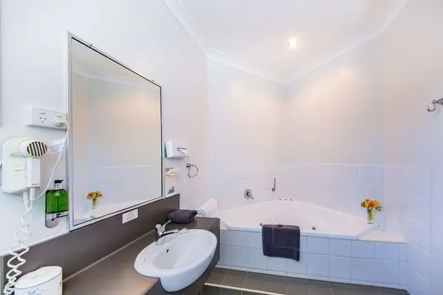 King Spa Room