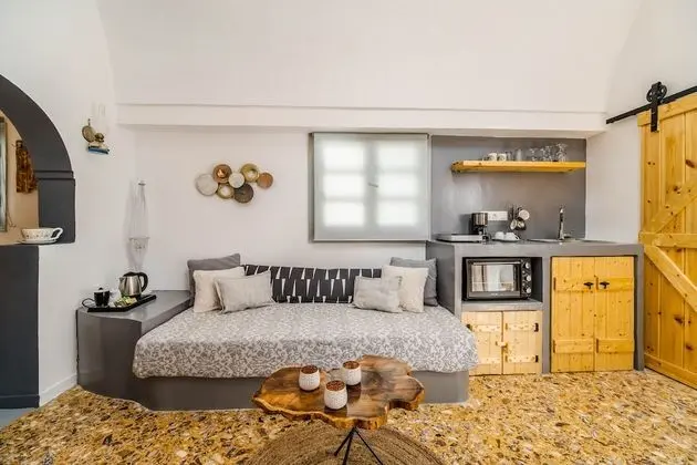 Traditional Süit, 1 Çift Kişilik Yatak ve Çekyat (Asera 1)