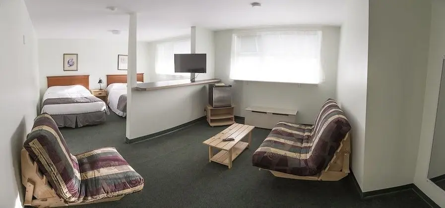 Basic Room, Queen Bed and Futon