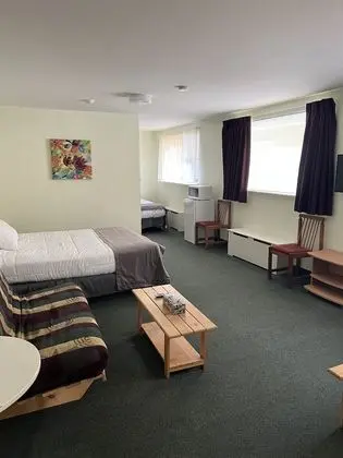 Basic Room, Queen Bed and Futon