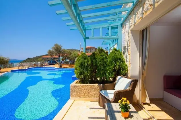 Havuz Bağlantılı Standart Oda, Deniz Manzaralı