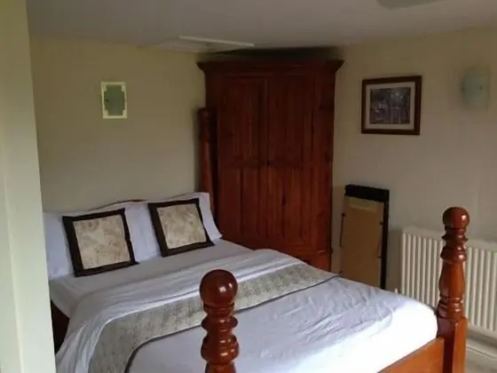 Tek Büyük Yataklı Oda, Banyolu/Duşlu (Groundfloor -  Smaller)