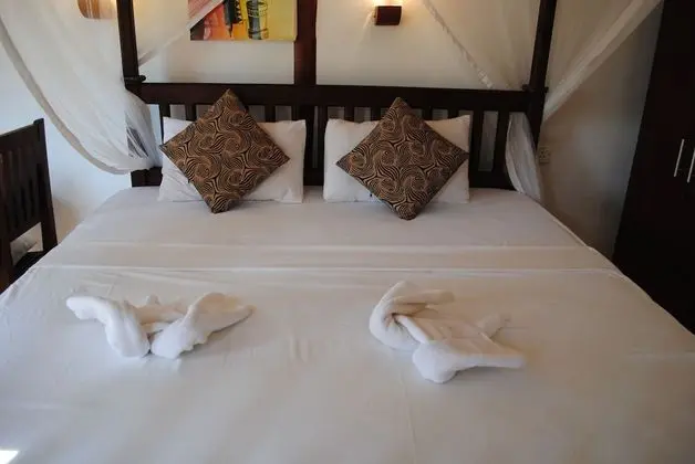 Deluxe Double Room with Air Conditioner and free Massage