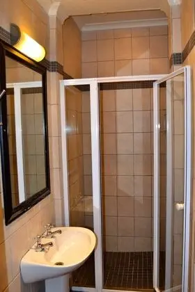 Standard Oda, 2 Tek Kişilik Yatak, Ortak Banyo