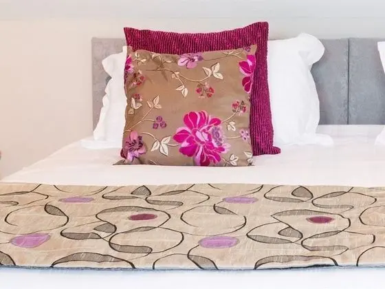 Luxury Tek Büyük Yataklı Oda, Banyolu/Duşlu, Bahçe Manzaralı (Maggies Room)