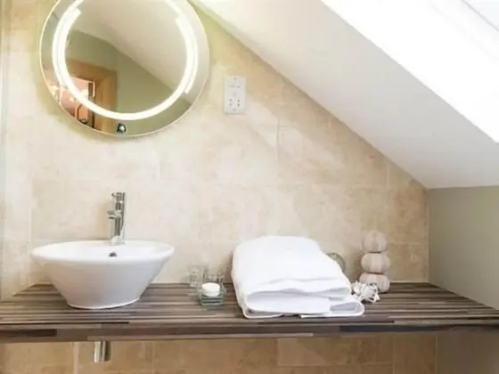 Luxury Üç Kişilik Oda, Banyolu/Duşlu, Bahçe Manzaralı (Lizzies Room)