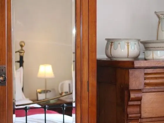 Tek Büyük Yataklı Oda, Banyolu/Duşlu (Kingsize (The Red Room))