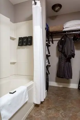 Kır Evi, 1 En Büyük (King) Boy Yatak ve Çekyat, Sıcak Su Havuzu
