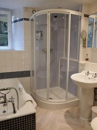 Kır Evi, Özel Banyo, Avlu Manzaralı
