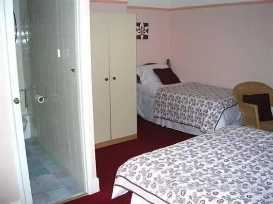Süit, Banyolu/Duşlu (2 adults 1 child Room 2)