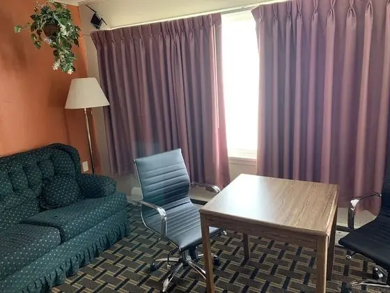 2 Queen Bed with Lake view and Garden View