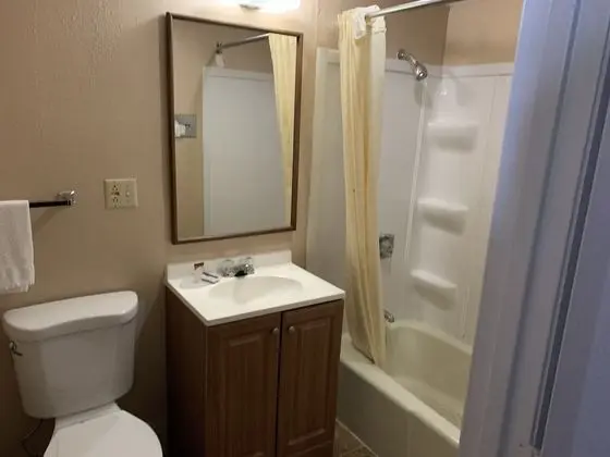 2 Queen Bed with Lake view and Garden View