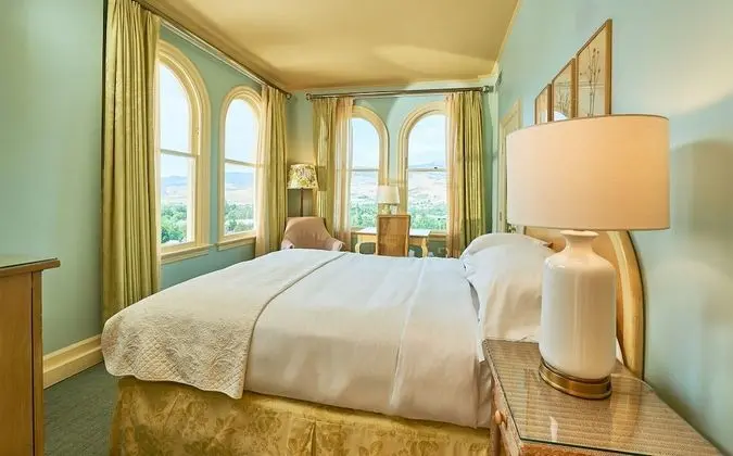 Deluxe Oda, 1 Büyük (Queen) Boy Yatak, Şehir Manzaralı