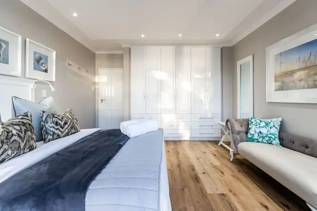 Deluxe Holiday Apartment (1)
