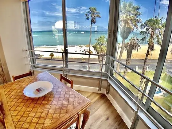 Deluxe Holiday Apartment (1)