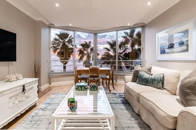 Deluxe Holiday Apartment (1)