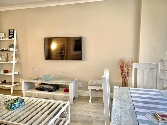 Executive Holiday Apartment (2)