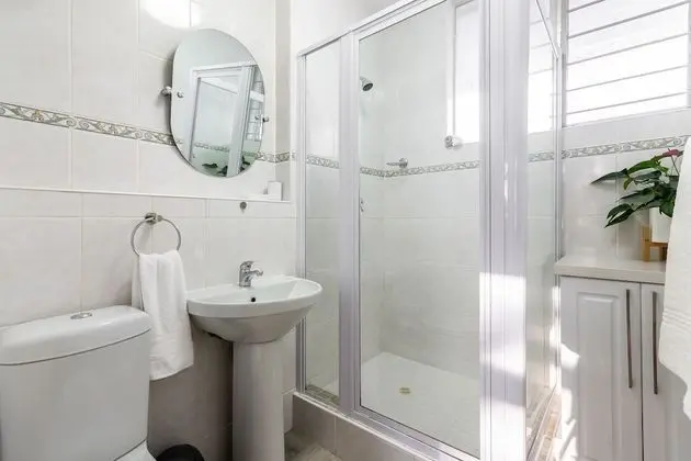 Executive Holiday Apartment (2)