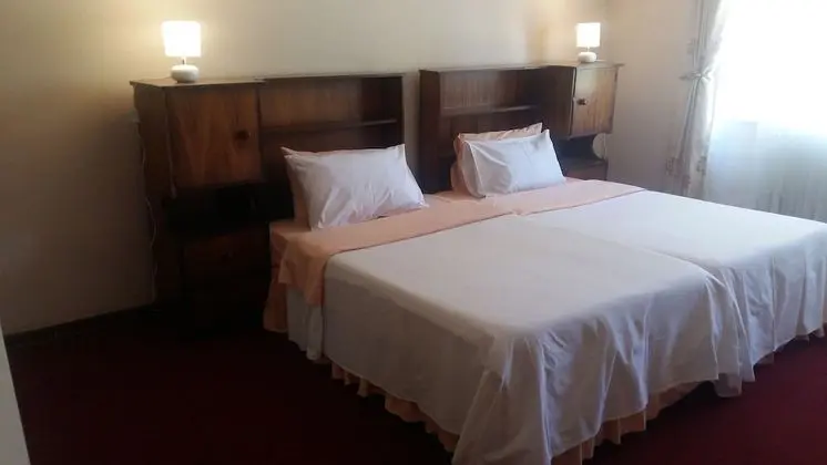 Comfort İki Ayrı Yataklı Oda (Shared bathroom)