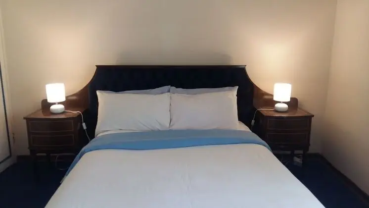 Comfort Tek Büyük Yataklı Oda (Shared bathroom)