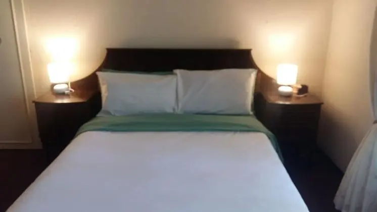 Comfort Tek Büyük Yataklı Oda (Shared bathroom)